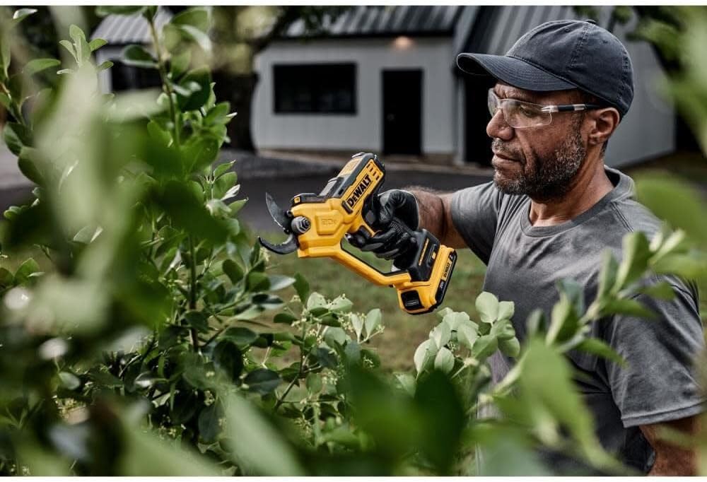 DEWALT 20V MAX Pruning Shears Garden Tool, Cordless, Bare Tool Only (DCPR320B)