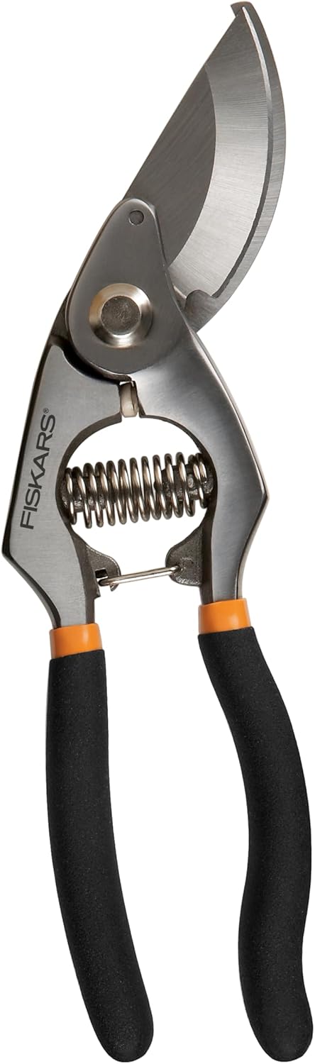 Fiskars Bypass Pruning Shears, 5/8-Inch Cut Capacity Garden Clippers, Gardening Scissors with Sharp, Rust Resistant Steel Blade